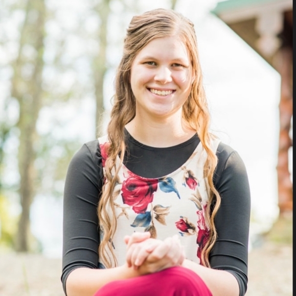 Meet your Posher, Kaitlyn - Picture 2 of 16